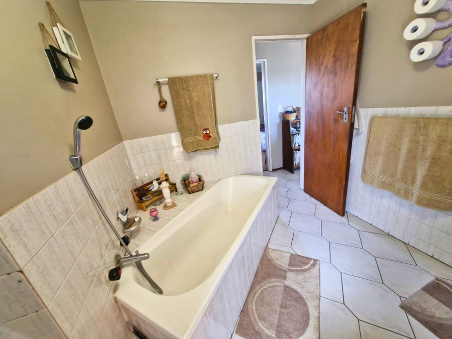 To Let 2 Bedroom Property for Rent in Vredekloof East Western Cape